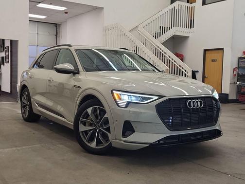 2021 Audi e-tron Premium Plus