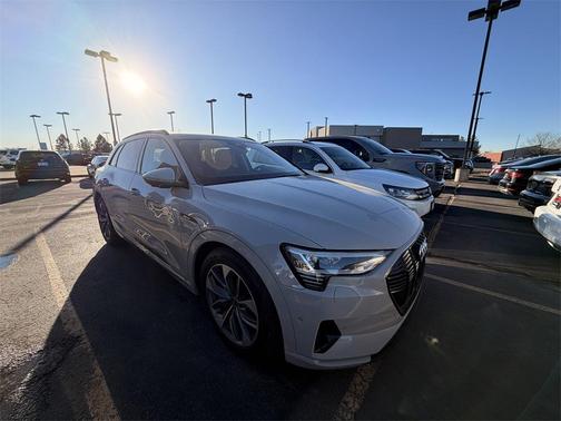 2021 Audi e-tron Premium Plus