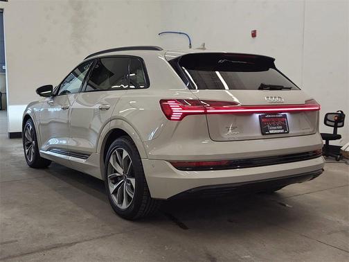 2021 Audi e-tron Premium Plus