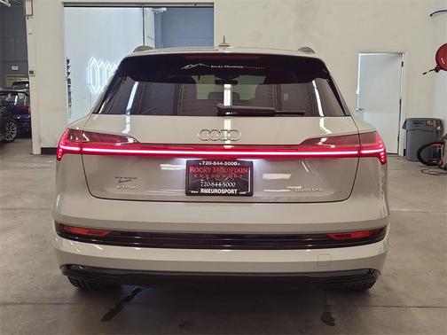 2021 Audi e-tron Premium Plus