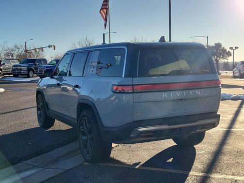 2023 Rivian R1S Adventure