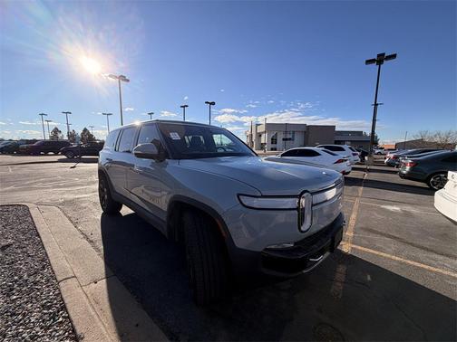 2023 Rivian R1S Adventure
