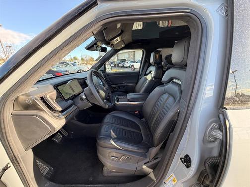 2023 Rivian R1S Adventure