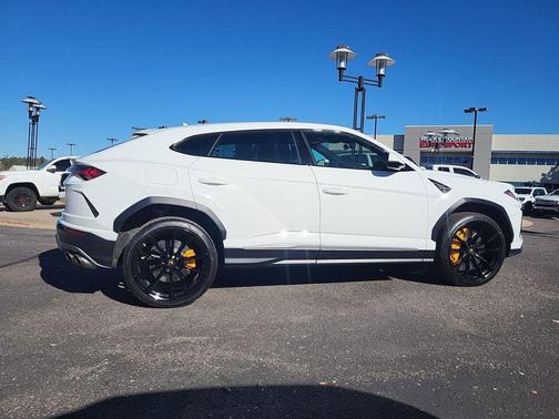 2019 Lamborghini Urus Base