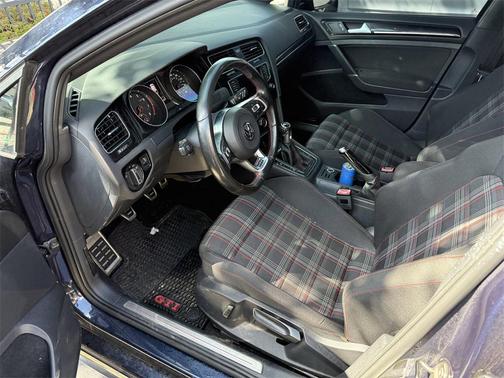 2017 Volkswagen Golf GTI 2.0T S 4-Door