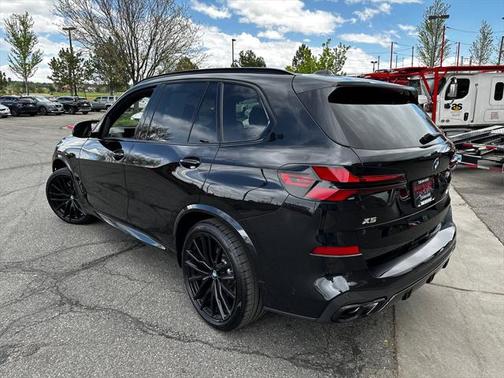 2025 BMW X5 M60i