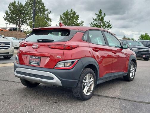 Red 2022 Hyundai KONA SE