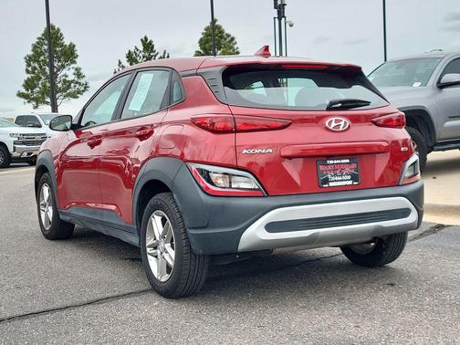 Red 2022 Hyundai KONA SE