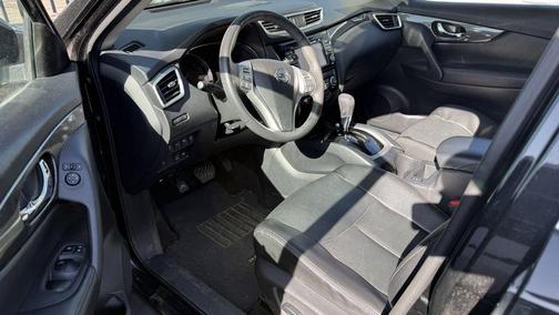 Black 2016 Nissan Rogue SL