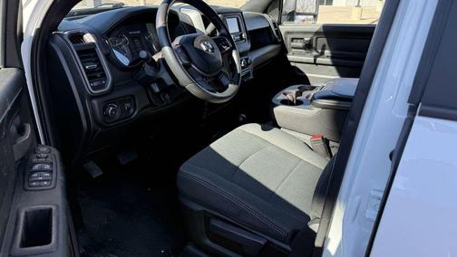 2024 RAM 3500 Tradesman Crew Cab 4x4 8' Box