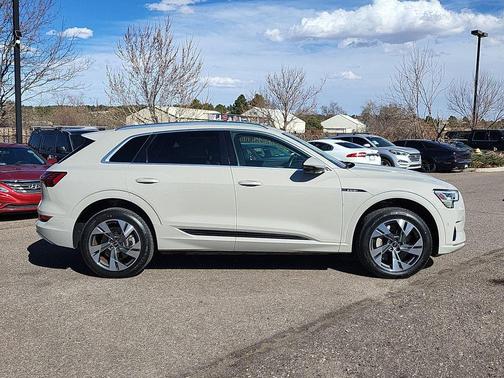 2021 Audi e-tron Premium Plus