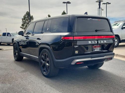 2023 Rivian R1S Adventure