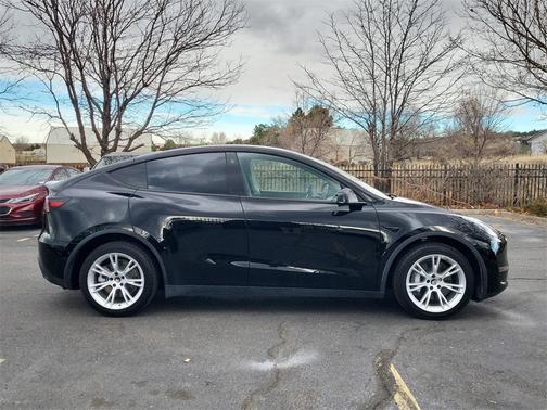 2022 Tesla Model Y Long Range Dual Motor All-Wheel Drive