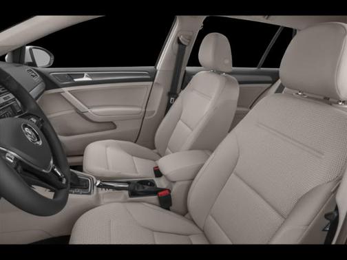2018 Volkswagen Golf TSI SE