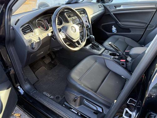 2018 Volkswagen Golf TSI SE