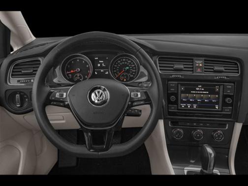 2018 Volkswagen Golf TSI SE