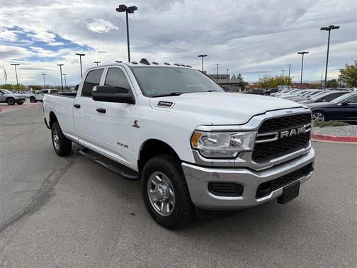 2022 RAM 3500 Tradesman Crew Cab 4x4 8' Box