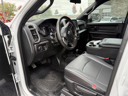 2022 RAM 3500 Tradesman Crew Cab 4x4 8' Box