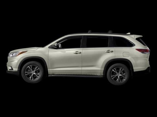 White 2016 Toyota Highlander XLE