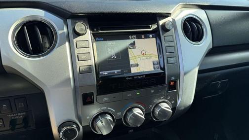 White 2018 Toyota Tundra SR5