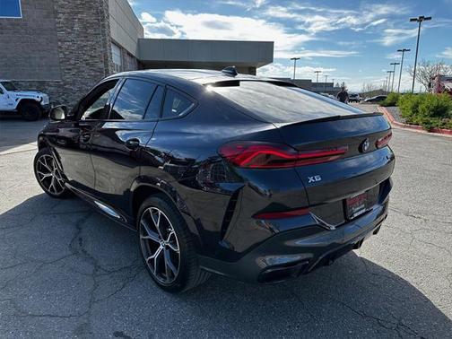 2022 BMW X6 M50i