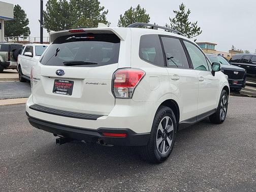 White 2018 Subaru Forester 2.5i Premium