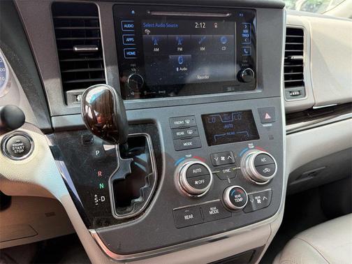 2017 Toyota Sienna XLE