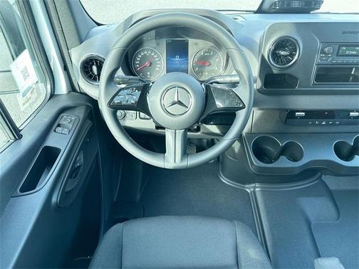 2025 Mercedes-Benz Sprinter 2500 High Roof