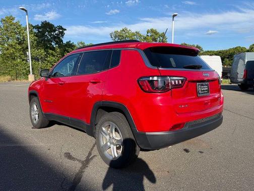 Red Hot Pearlcoat 2024 Jeep Compass Latitude
