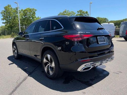 Black 2024 Mercedes-Benz GLC 300 4MATIC