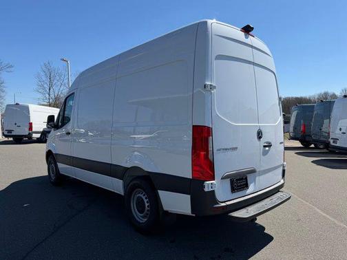Arctic White 2026 Mercedes-Benz Sprinter 2500 Cargo 144 WB
