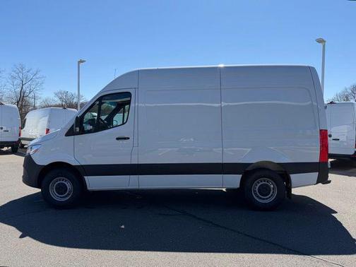 Arctic White 2026 Mercedes-Benz Sprinter 2500 Cargo 144 WB