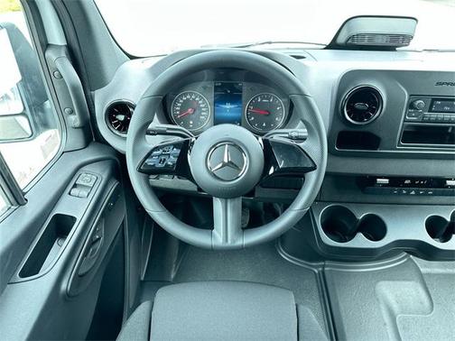 2025 Mercedes-Benz Sprinter 2500 Standard Roof