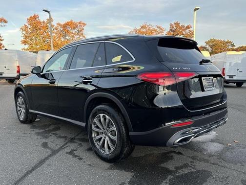 2026 Mercedes-Benz GLC 300 4MATIC