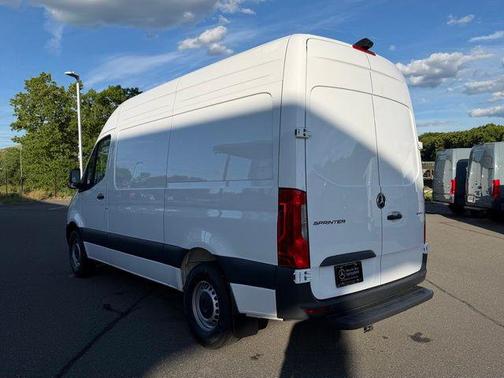 Arctic White 2026 Mercedes-Benz Sprinter 2500 Cargo 144 WB