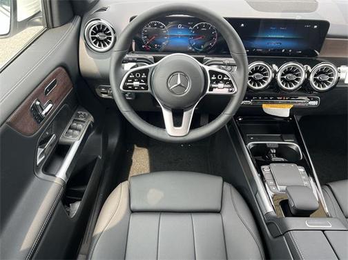 White 2023 Mercedes-Benz GLB 250 4MATIC