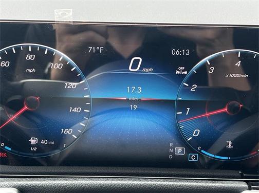White 2023 Mercedes-Benz GLB 250 4MATIC