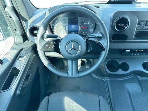 2025 Mercedes-Benz Sprinter 2500 Standard Roof