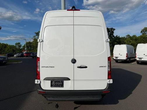 Arctic White 2026 Mercedes-Benz Sprinter 2500 Cargo 144 WB