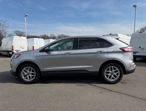 Iconic Silver Metallic 2024 Ford Edge SEL