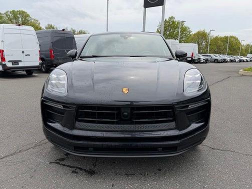 Jet Black Metallic 2023 Porsche Macan Macan