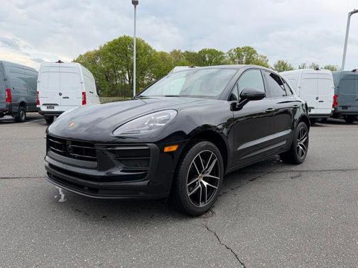 Jet Black Metallic 2023 Porsche Macan Macan