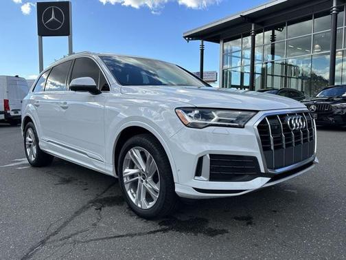 2023 Audi Q7 45 Premium Plus