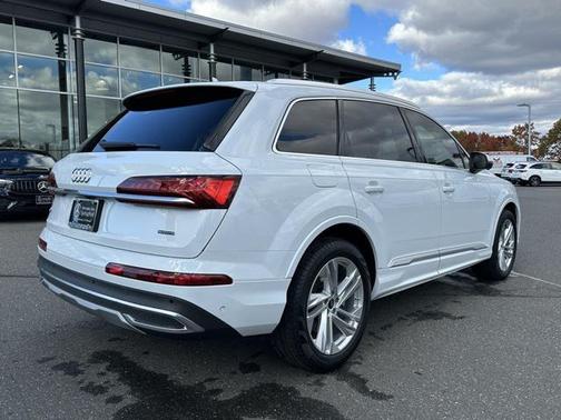 2023 Audi Q7 45 Premium Plus