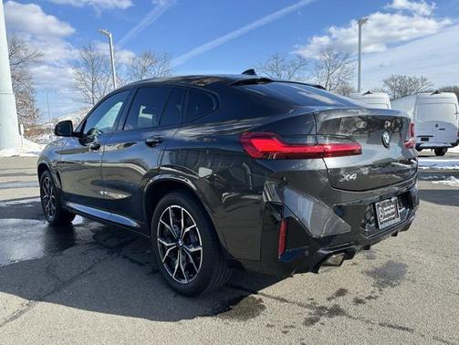 2023 BMW X4 xDrive30i