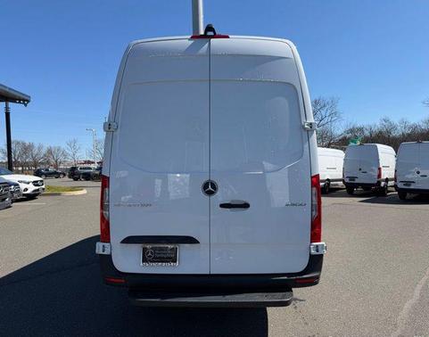 Arctic White 2026 Mercedes-Benz Sprinter 2500 Cargo 170 WB