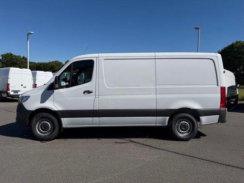 Arctic White 2026 Mercedes-Benz Sprinter 2500 Cargo 144 WB
