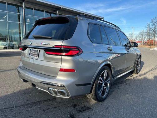 2024 BMW X7 M60i
