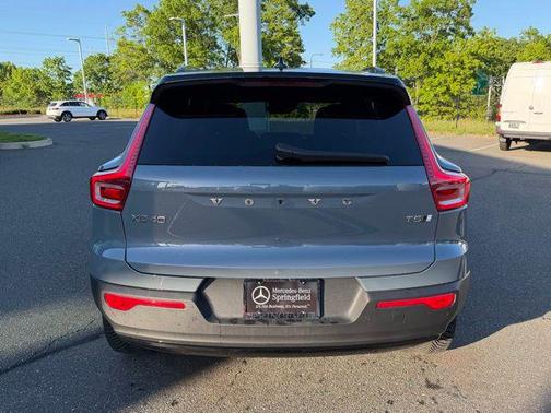 Thunder Gray Metallic 2021 Volvo XC40 T5 R-Design