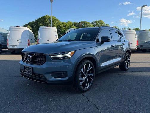 Thunder Gray Metallic 2021 Volvo XC40 T5 R-Design